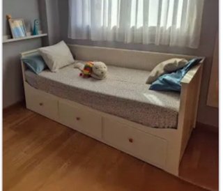 Diván Ikea blanco con cajones