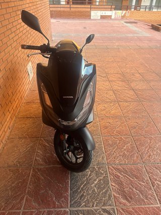 Honda pcx 2025