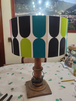 Vendo lampara de madera roble antigua