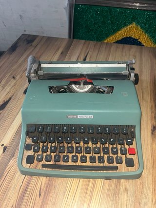 Máquina de escribir Olivetti Lettera 32