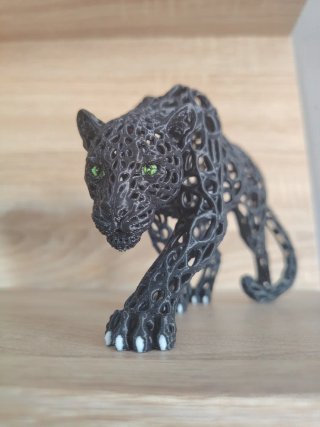 Figura Pantera Estilo Voronoi Negra
