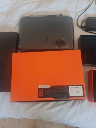 Onexplayer x1pro 4TB 64GB CON ACCESORIOS