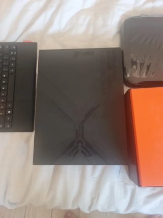 Onexplayer x1pro 4TB 64GB CON ACCESORIOS