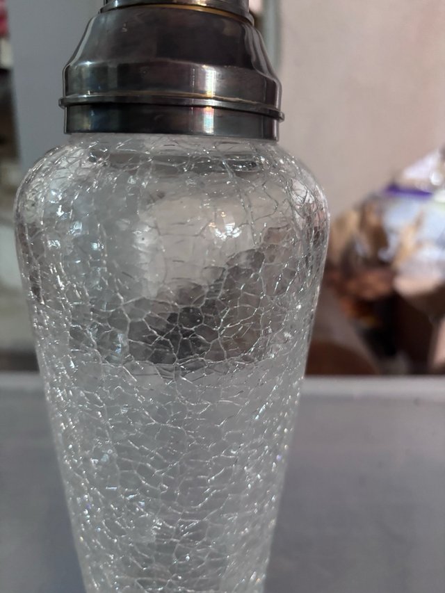 Coctelera de cristal agrietado