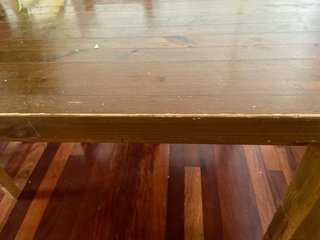 Mesa de comedor y 4 sillas de madera