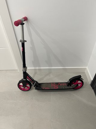 Patinete infantil negro y rosa