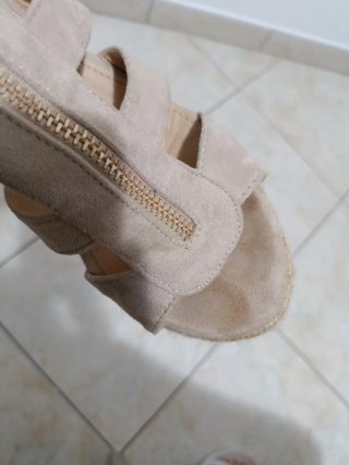 Zeppe beige con cerniera