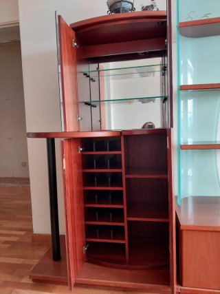 Mueble de salón con minibar
