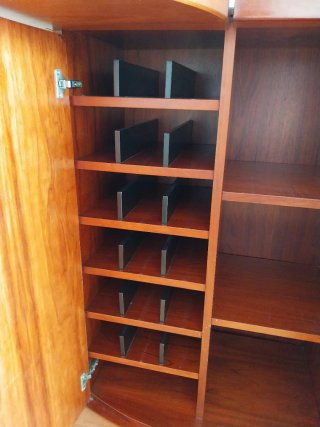 Mueble de salón con minibar
