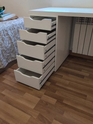 Escritorio IKEA LAGKAPTEN con cajonera ALEX