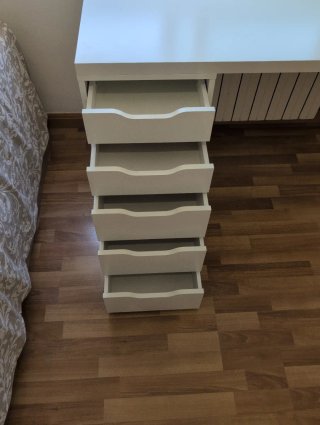 Escritorio IKEA LAGKAPTEN con cajonera ALEX