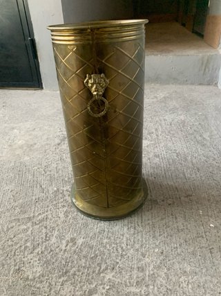 Paragüero antiguo bronce con león