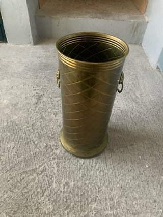 Paragüero antiguo bronce con león