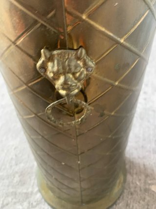 Paragüero antiguo bronce con león