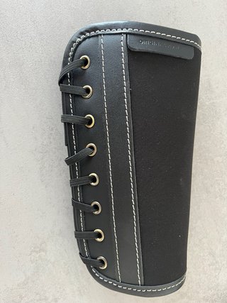 Cantonera Cuero Negra Caza Tiro airsoft