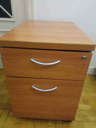 Cajonera de madera con ruedas