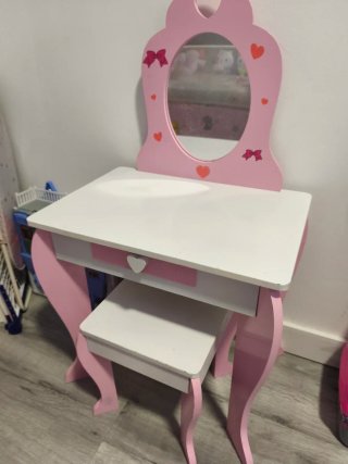 Tocador infantil rosa y blanco