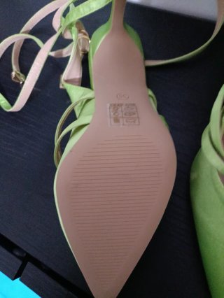 Scarpe verdi con tacco e cinturino
