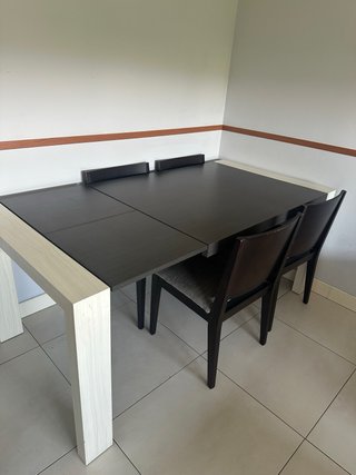 Mesa de comedor extensible + 4 sillas