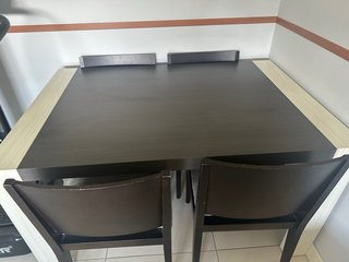 Mesa de comedor extensible + 4 sillas