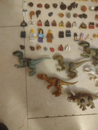 Lote piezas Lego y dinosaurios de regalo