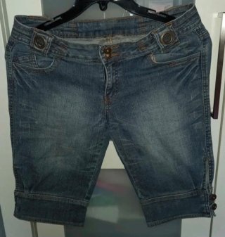 Pantalón vaquero bermuda capri