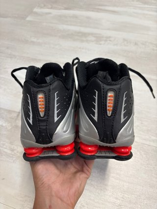 Nike Shox R4 Plata/Negro Poco Uso