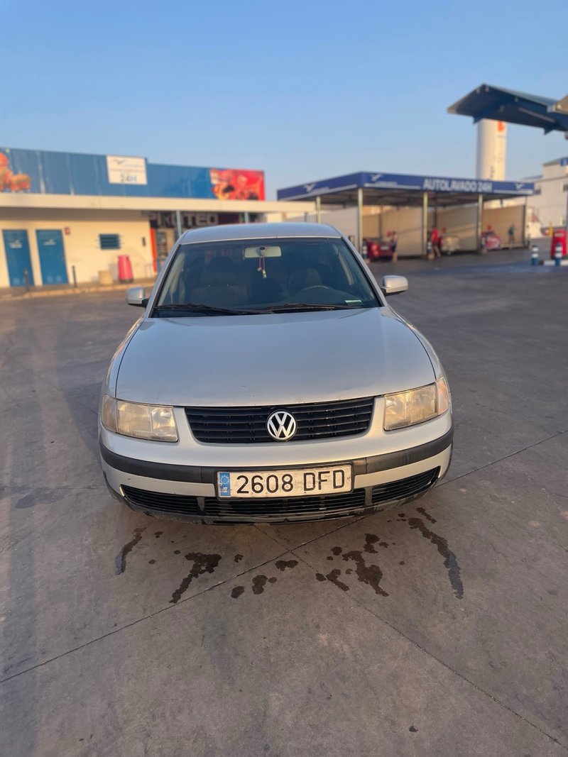 Volkswagen Passat 2004 - foto 1