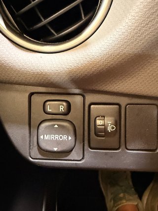 Toyota Yaris 2015 1.5 Active Hibrid
