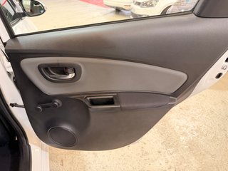 Toyota Yaris 2015 1.5 Active Hibrid