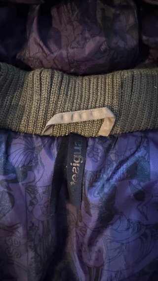 Cazadora floral gris y morada