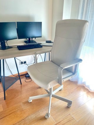 Silla ergonómica beige
