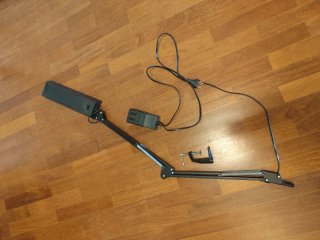 Flexo de escritorio negro con pinza
