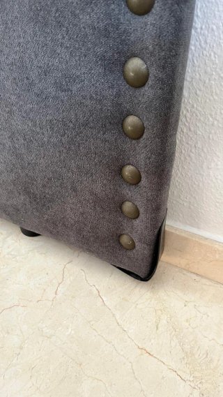 Cabecero tapizado gris para camas de 135 cm