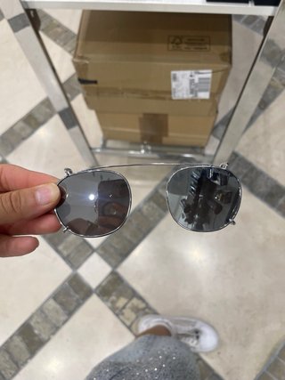 Occhiali da sole neri con clip