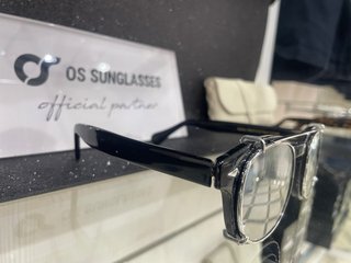 Occhiali da sole neri con clip