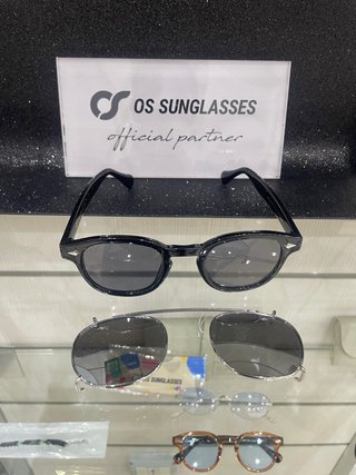 Occhiali da sole neri con clip