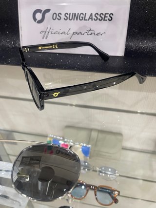 Occhiali da sole neri con clip