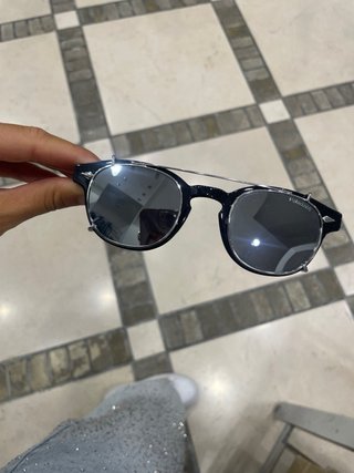 Occhiali da sole neri con clip