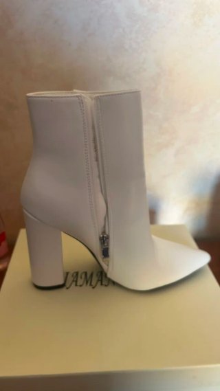Stivale bianco con tacco a punta