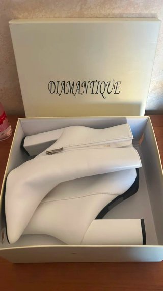 Stivale bianco con tacco a punta
