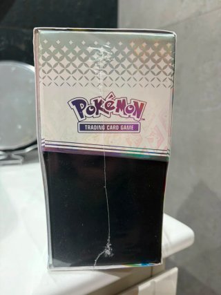 Prismatic Evolutions ETB Pequeña Rotura