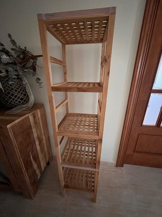 Estantería de madera