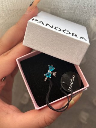Anillo Pandora Lazo Azul de Los Bridgerton