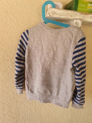 Sudadera marca Pepperts talla 6-8