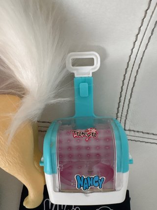 Nancy: Perro, maleta y 2 bolsos