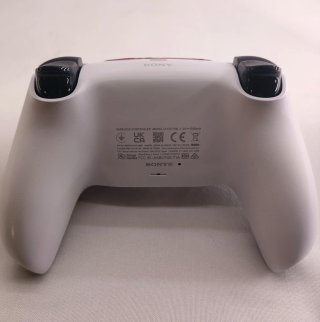 Controller PS5 bianco e rosa con joystick magnetici