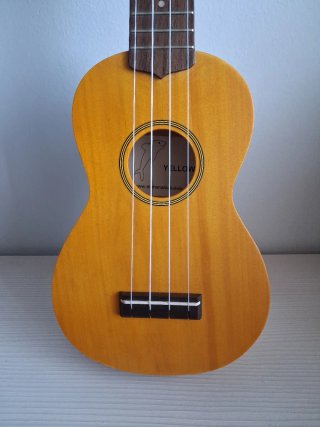 Ukelele yellow con funda