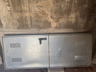 Puerta galvanizada pequeña