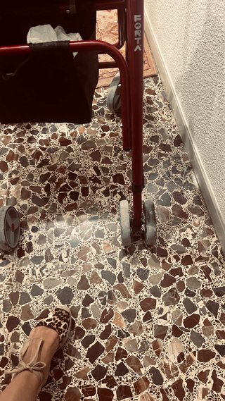 Andador con asiento y ruedas